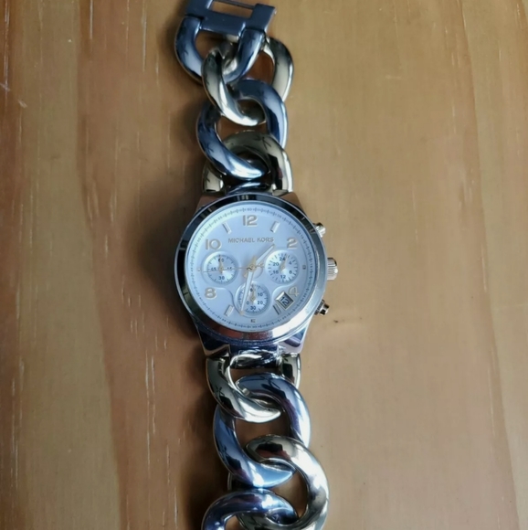 MICHAEL KORS Runway MK-3199 White Dial Lady's Watch Genuine - Picture 2 of 6